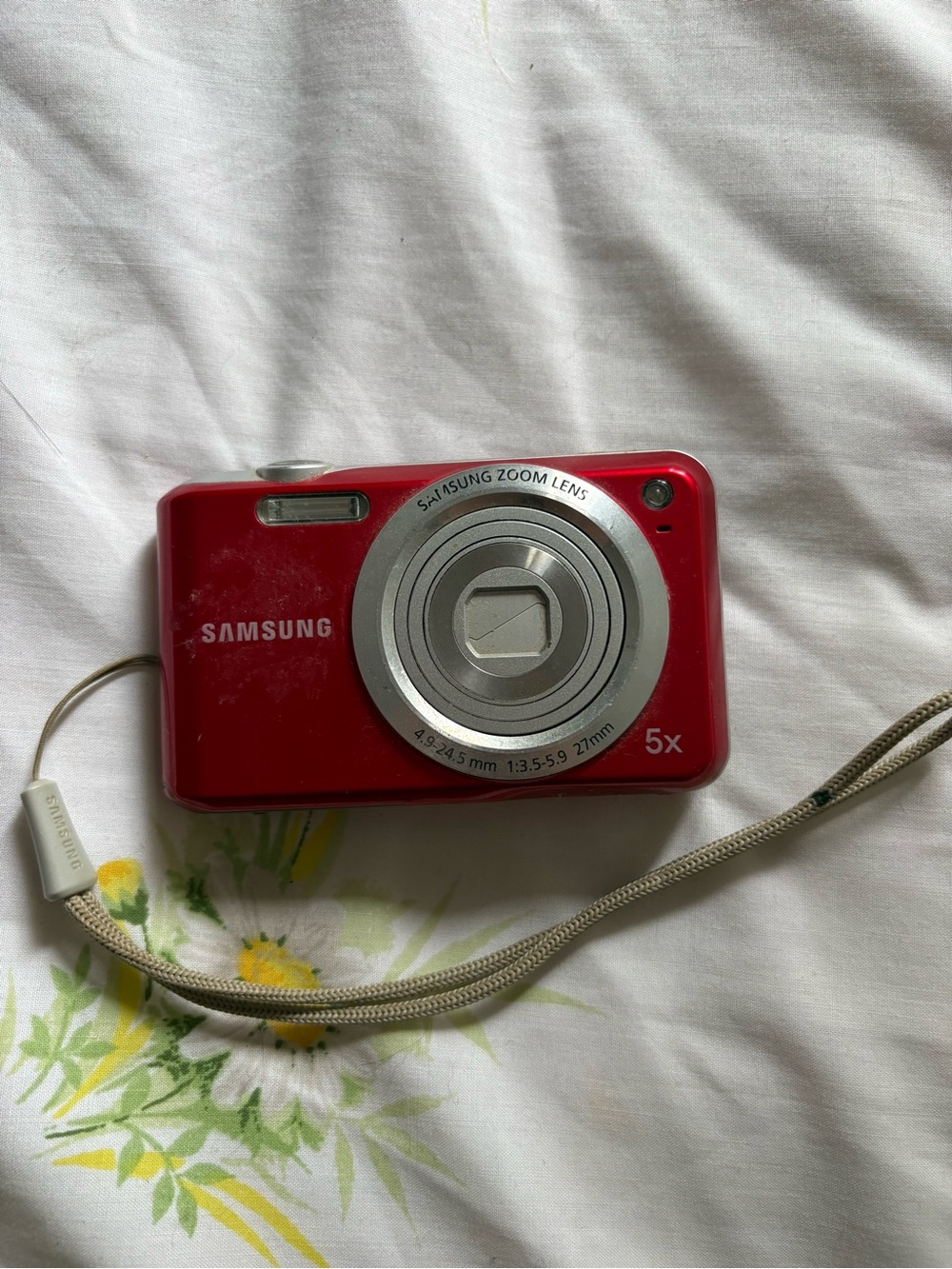 Samsung Red Point-and-Shoot Digital Camera with 5x Zoom